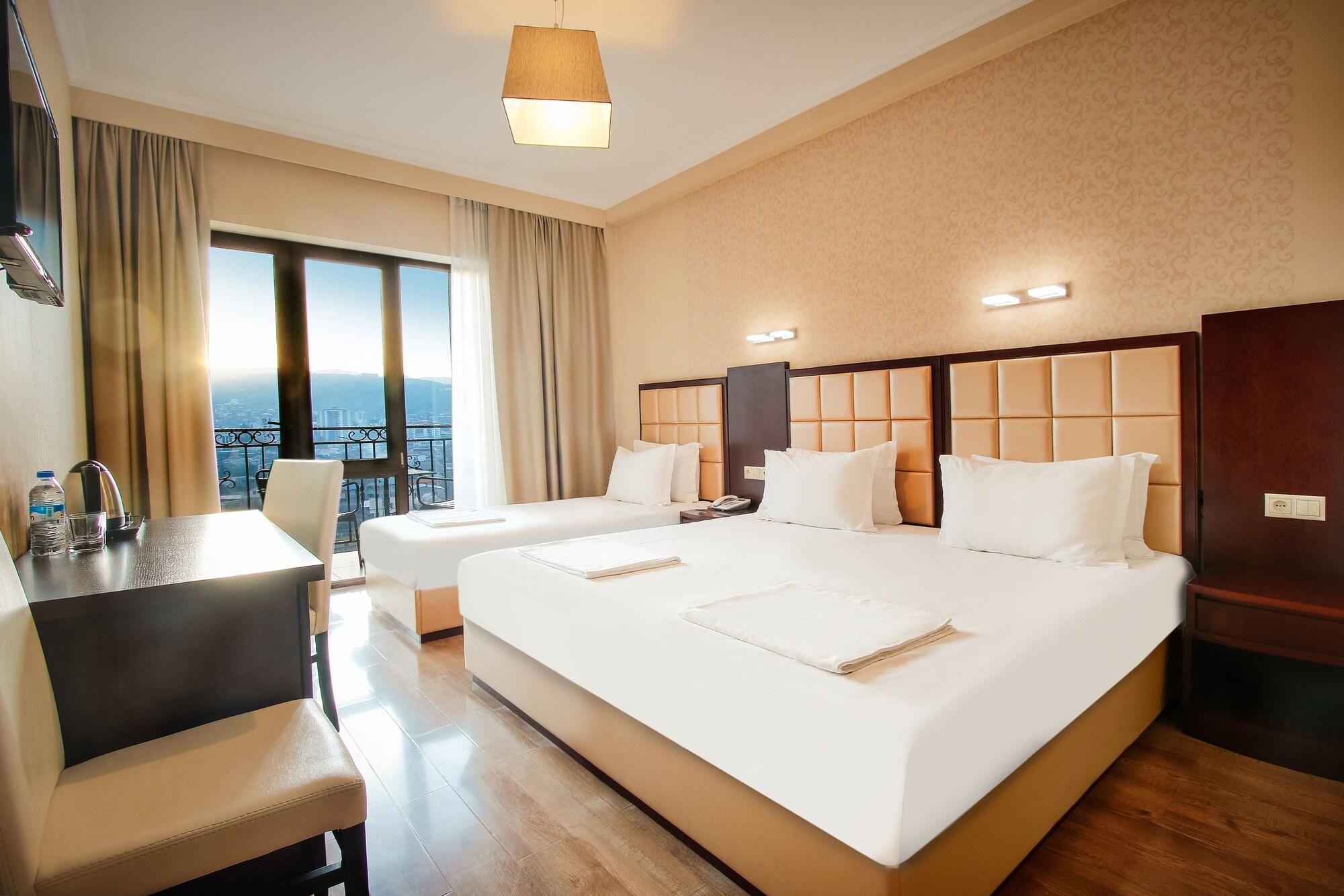 Gtm Plaza Hotel Tbilisi Exterior foto