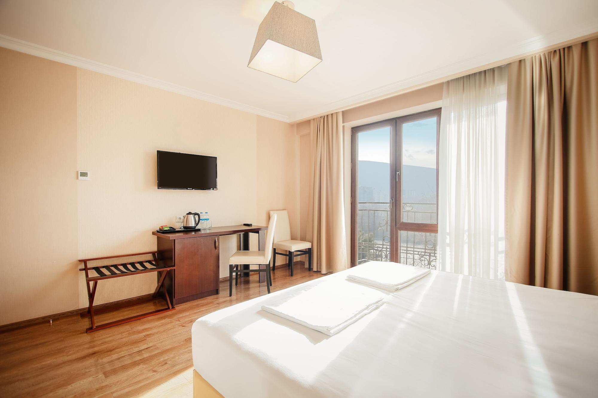 Gtm Plaza Hotel Tbilisi Exterior foto