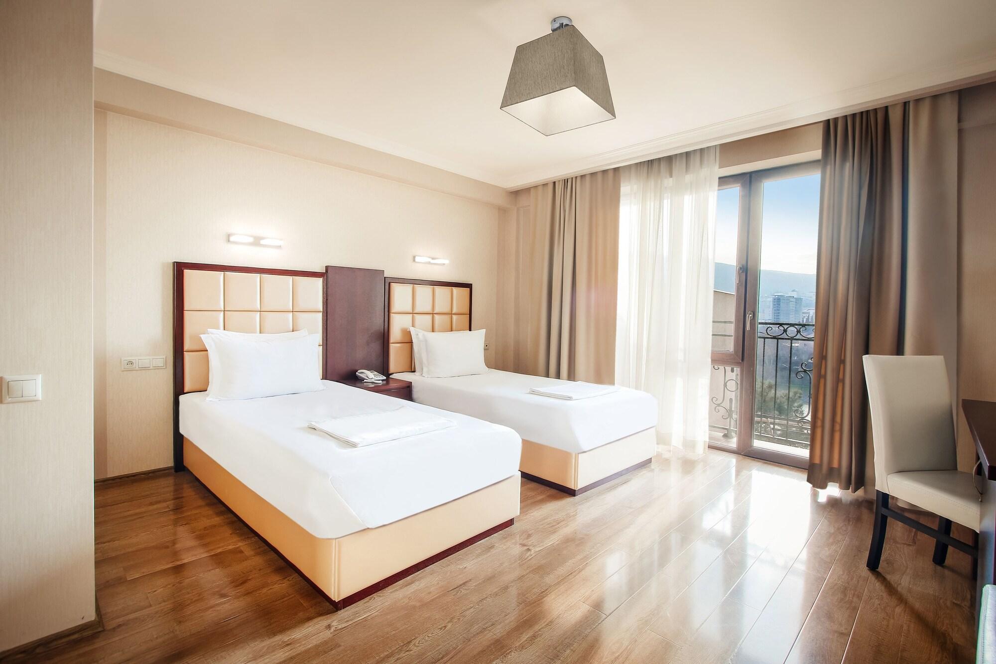 Gtm Plaza Hotel Tbilisi Exterior foto