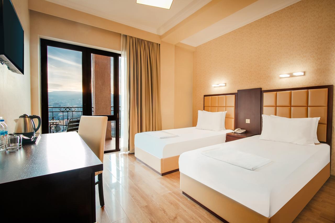 Gtm Plaza Hotel Tbilisi Exterior foto