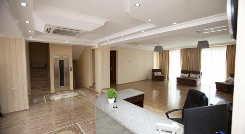 Gtm Plaza Hotel Tbilisi Exterior foto