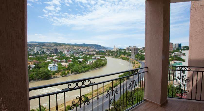 Gtm Plaza Hotel Tbilisi Exterior foto