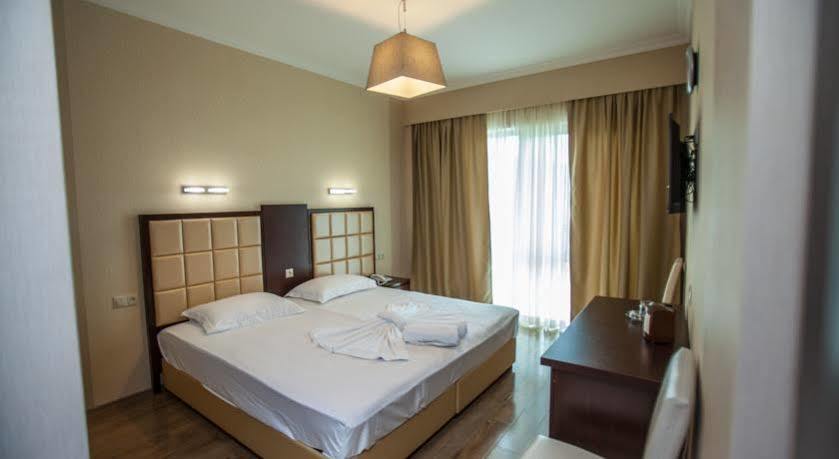 Gtm Plaza Hotel Tbilisi Exterior foto